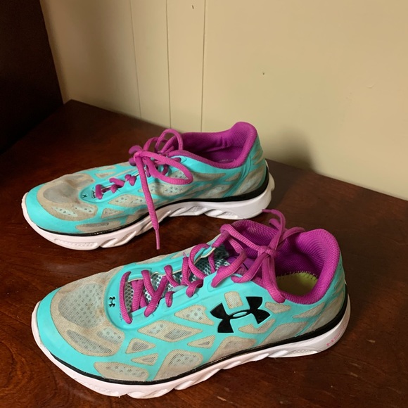 Under Armour Running Shoes - Picture 3 of 7